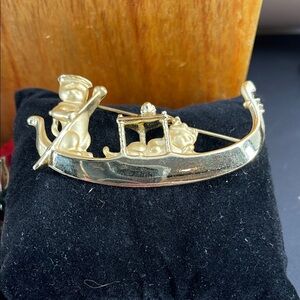 1.28.26-3 Vintage AJC. Charming Goldtone Matte & Shiny Cats on a Gondola Brooch